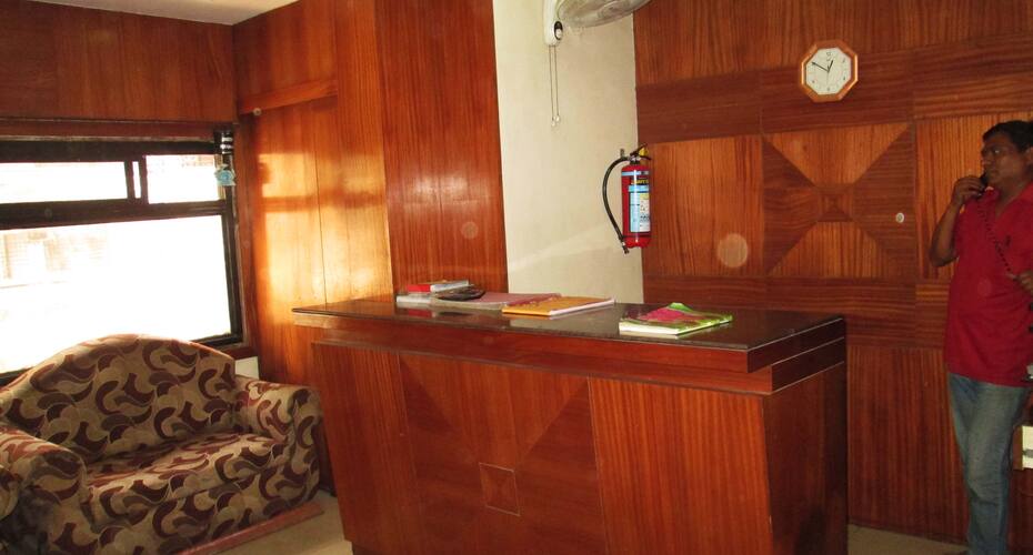 Hotel Deluxe Bar & Restaurant, Indore 2